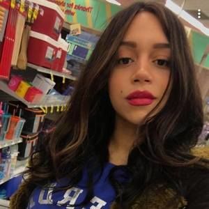 Meet your Posher, Cierra